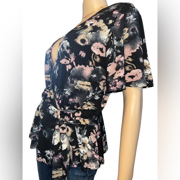 3️⃣/$25 Paper & Scissors blouse - Picture 4 of 6